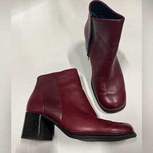White Mt. elegant maroon ankle boots size 6.5